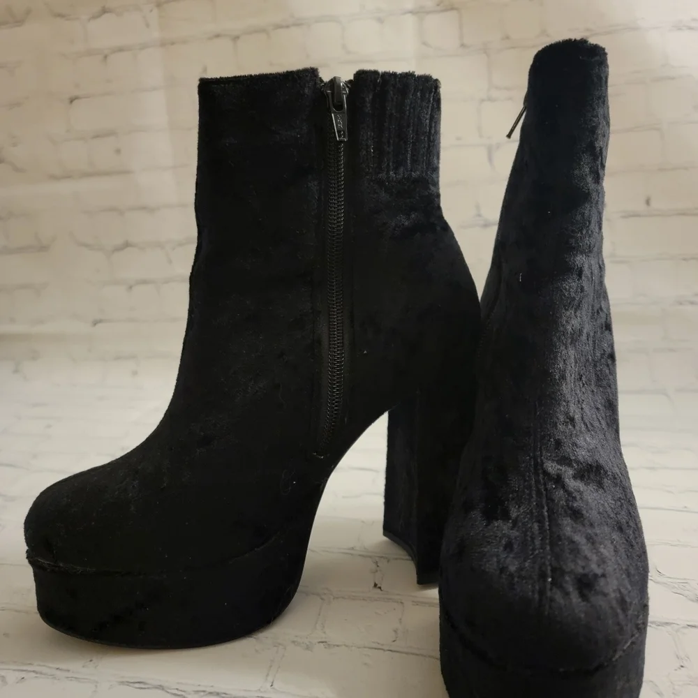 Vintage 90's Classified Black Velvet Platform Zip Boots Size 6